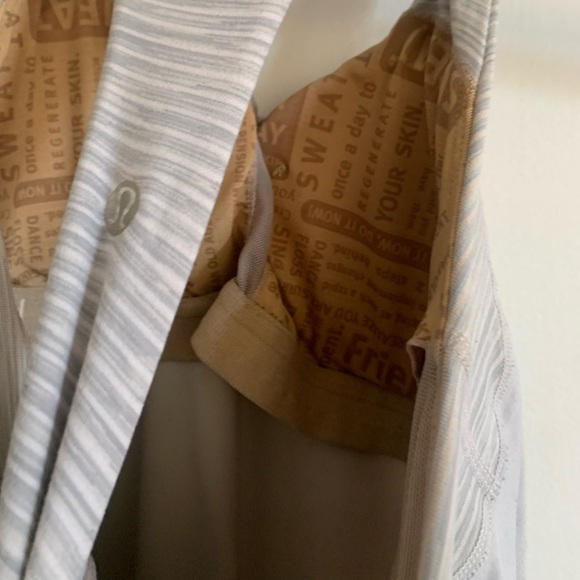 Lululemon Athletica Grey /White Striped Built in Bra Racerback Tank Top size 4 - Picture 8 of 8